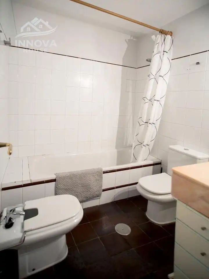 Baño de Piso para compartir en Segovia con Calefacción, Jardín privado y Amueblado