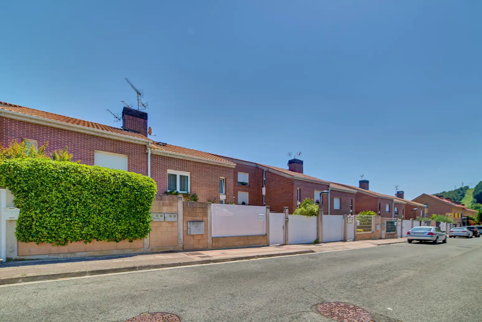 Vista exterior de Casa adosada en venta en Ezcabarte con Calefacción, Jardín privado y Parquet