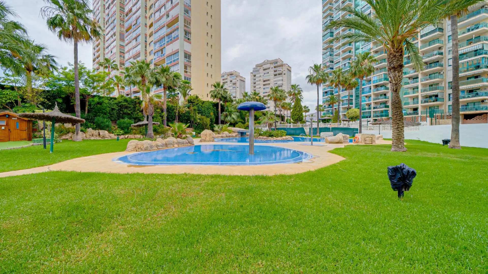Piscina de Apartament de lloguer en Villajoyosa / La Vila Joiosa amb Aire condicionat, Jardí privat i Terrassa