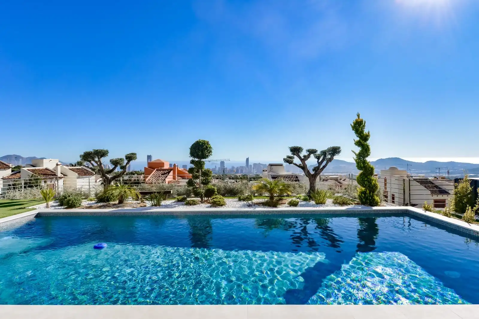 Chalet con piscina en venta en Golf Bahía, imagen 4