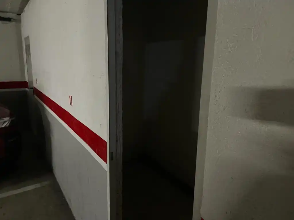 Parking with lift for sale in Carrer de Castella, imagen 2