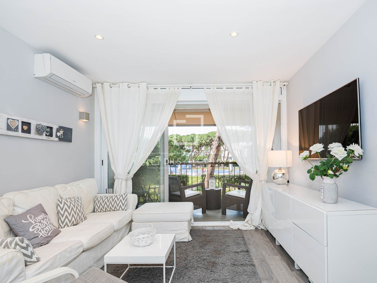 Sala d'estar de Pis en venda en Gavà amb Aire condicionat, Calefacció i Jardí privat