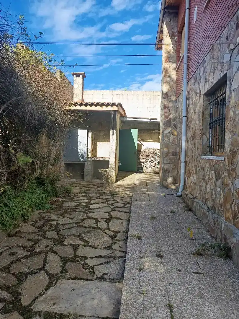 Vista exterior de Casa o chalet en venta en Brazuelo con Jardín privado, Trastero y Amueblado