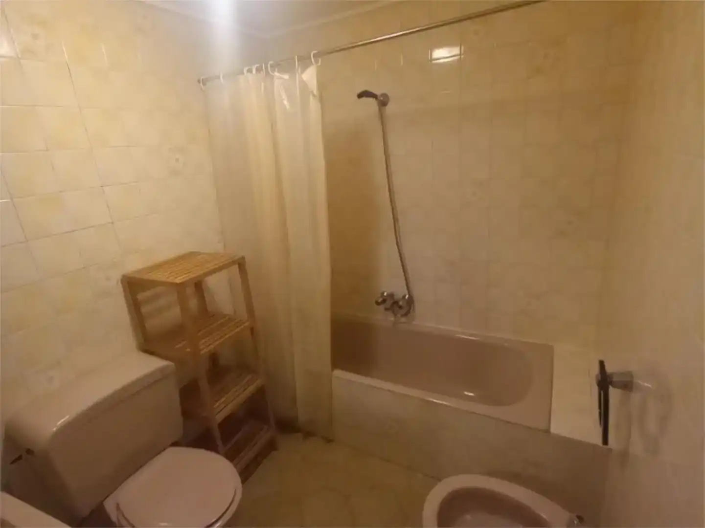 Badezimmer von Wohnung zur Miete in Ourense Capital  mit Balkon