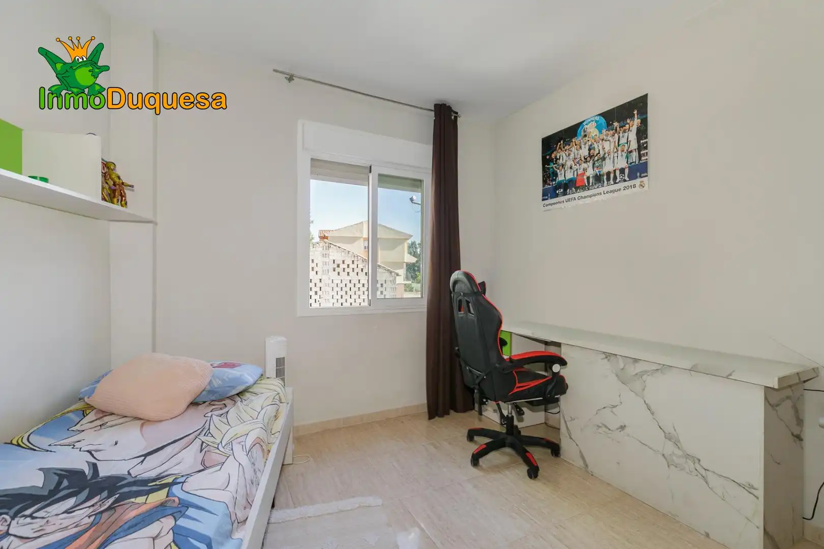 Dormitori de Casa adosada en venda en Fuente Vaqueros amb Aire condicionat, Calefacció i Terrassa