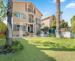 Vista exterior de Casa o xalet en venda en Alicante / Alacant amb Aire condicionat, Terrassa i Balcó