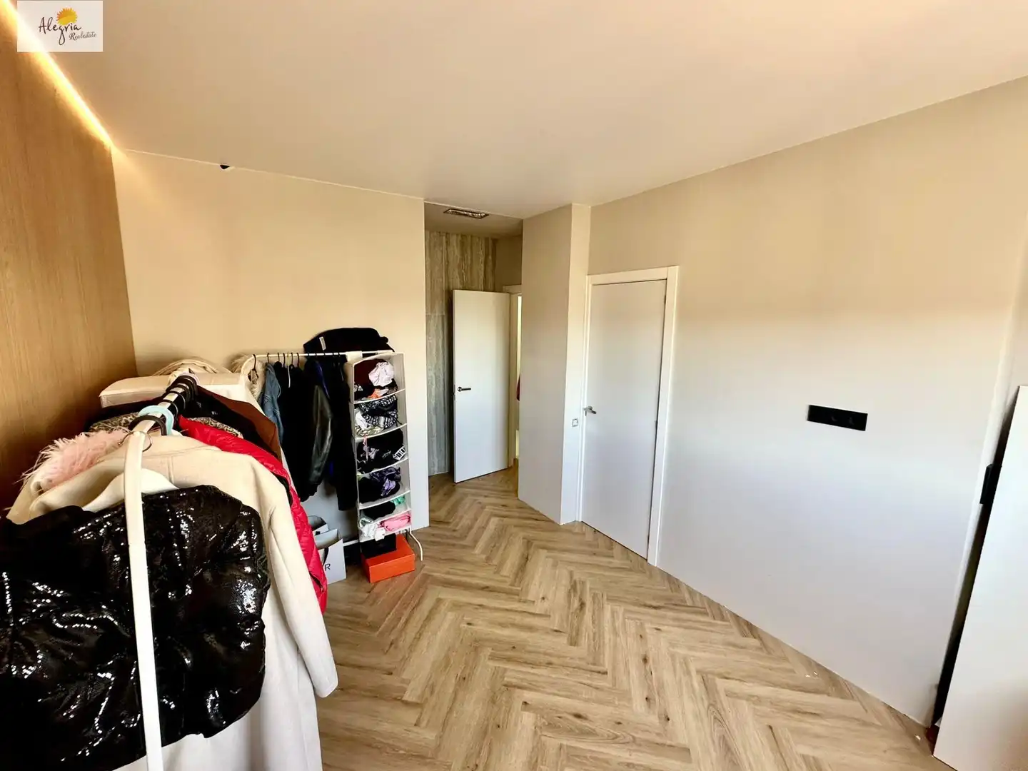 Habitación de Apartamento en venta en Paterna con Aire acondicionado, Calefacción y Jardín privado