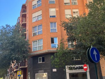 Ático con balcón en venta en Carrer de Manuel Bellido 1