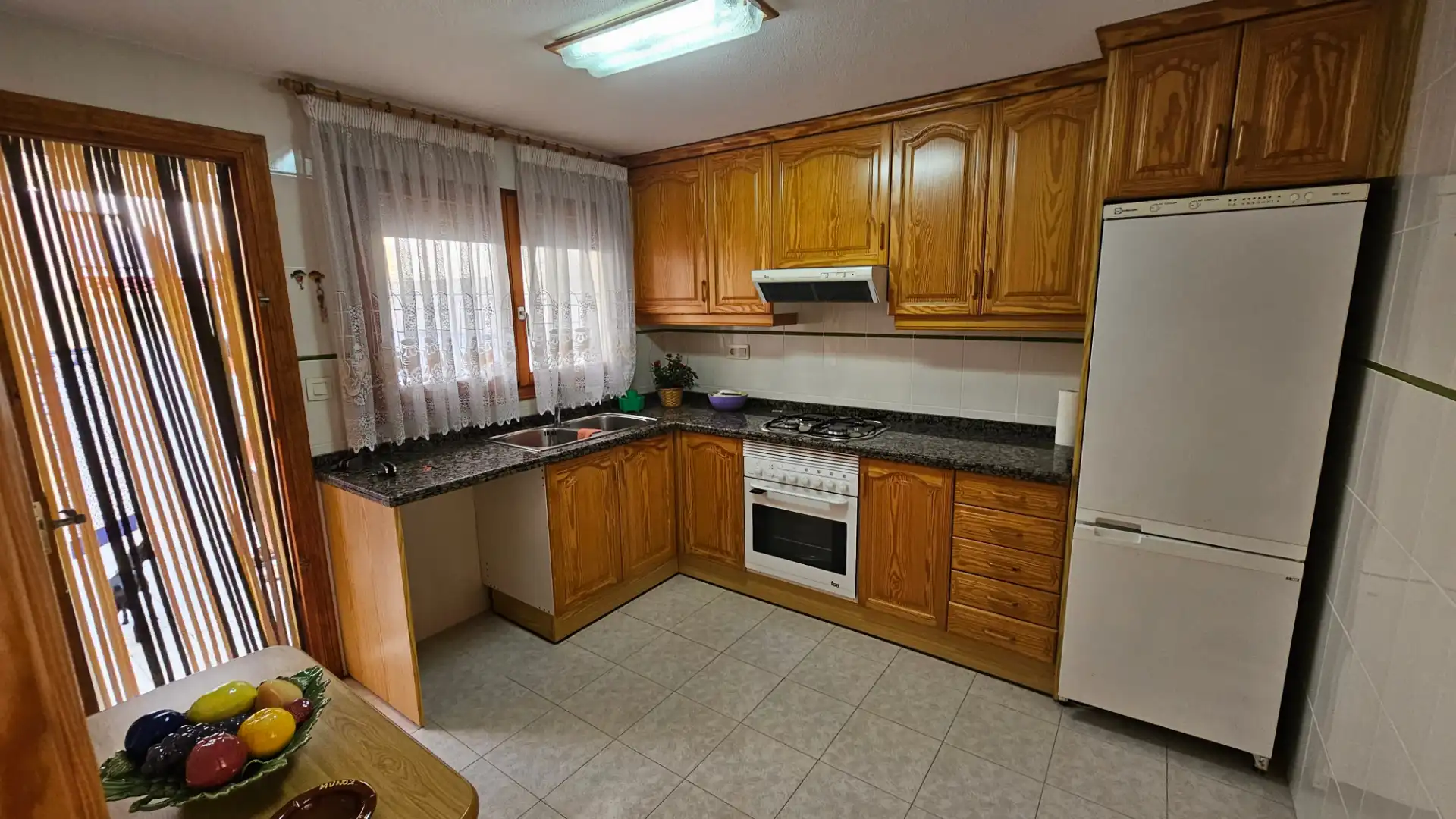 Cuina de Casa adosada de lloguer en El Campello amb Terrassa, Traster i Moblat