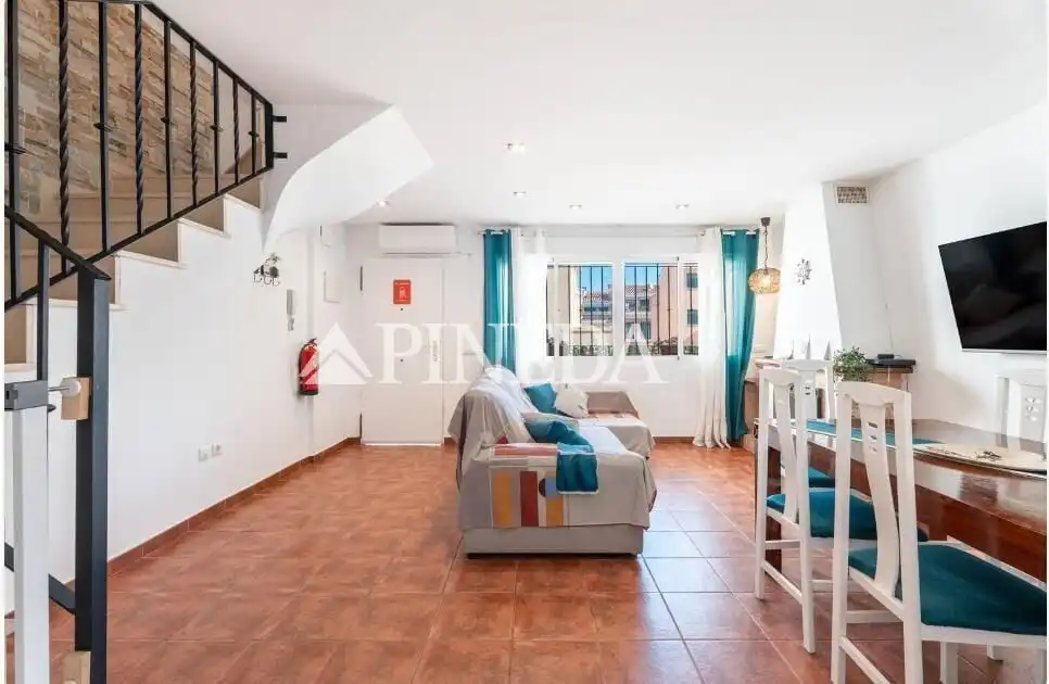Sala d'estar de Casa adosada en venda en Soneja amb Aire condicionat, Calefacció i Terrassa