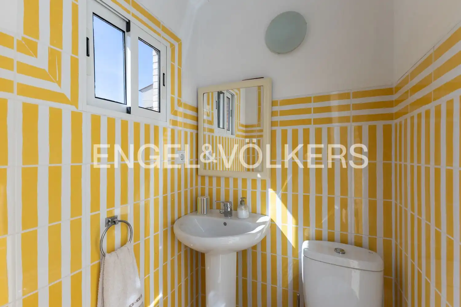 Bathroom of Houses for sale in L'Eliana  with Air Conditioner, Heating and Private garden