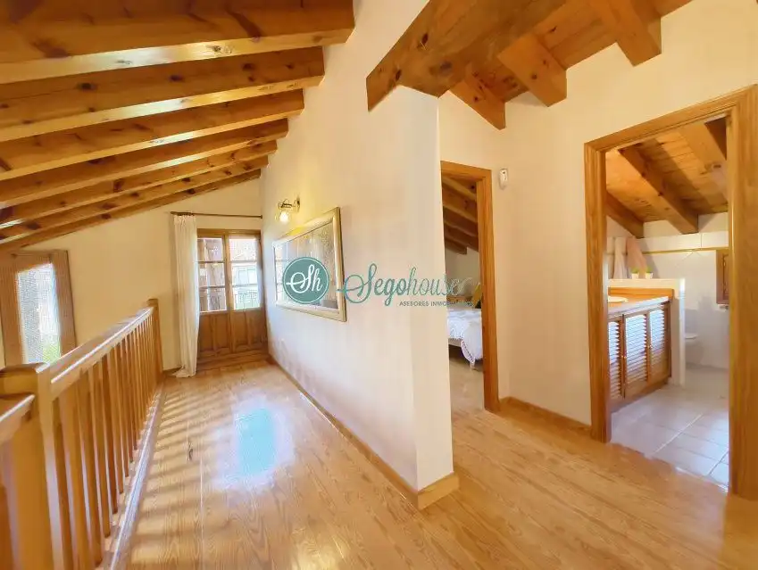 Casa o chalet en venta en Palazuelos de Eresma con Calefacción, Terraza y Amueblado