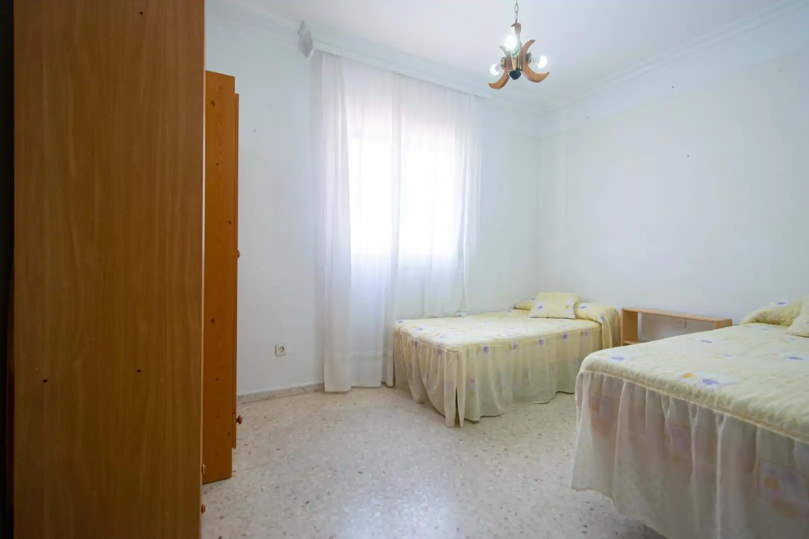 Schlafzimmer von Einfamilien-Reihenhaus zum Verkauf in Sevilla mit Klimaanlage und Heizung