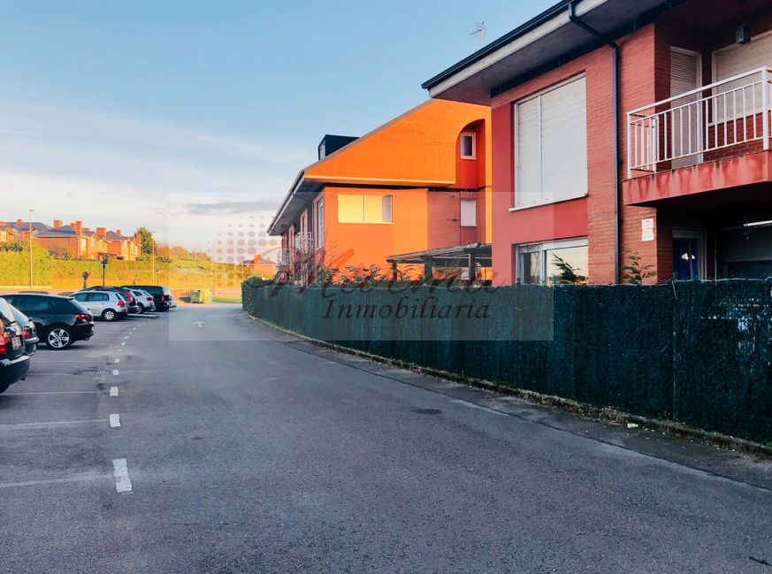 Vista exterior de Pis de lloguer en Miengo amb Calefacció, Terrassa i Moblat