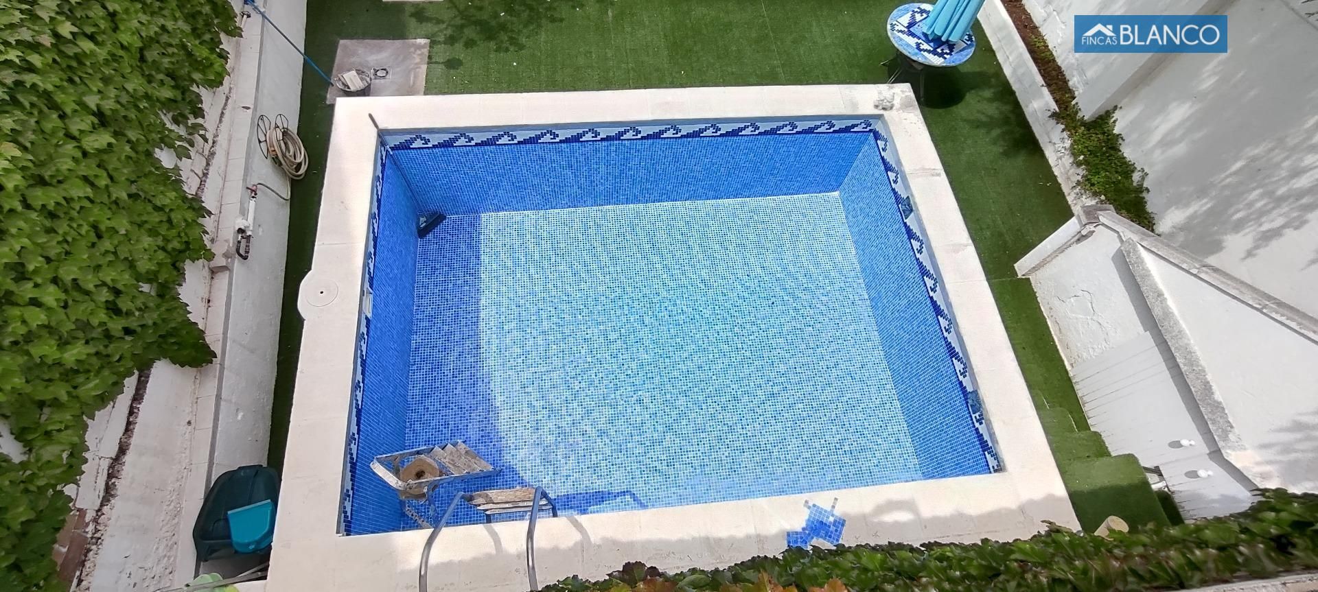 Swimming pool of House or chalet for sale in Esplugues de Llobregat  with Air Conditioner, Heating and Private garden