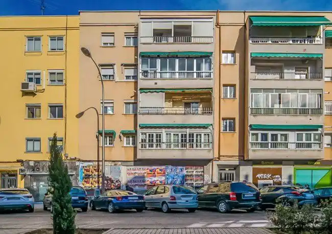 Vista exterior de Local en venda en Madrid