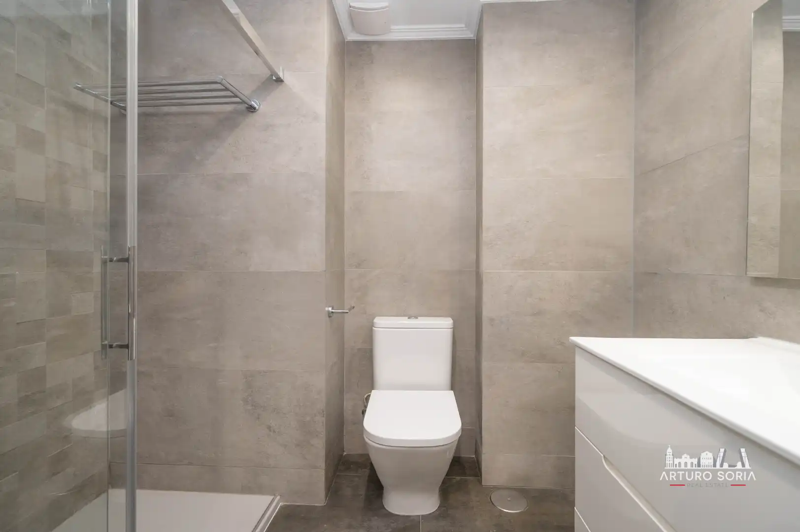 Baño de Piso de alquiler en Madrid con Aire acondicionado, Trastero y Lavadora