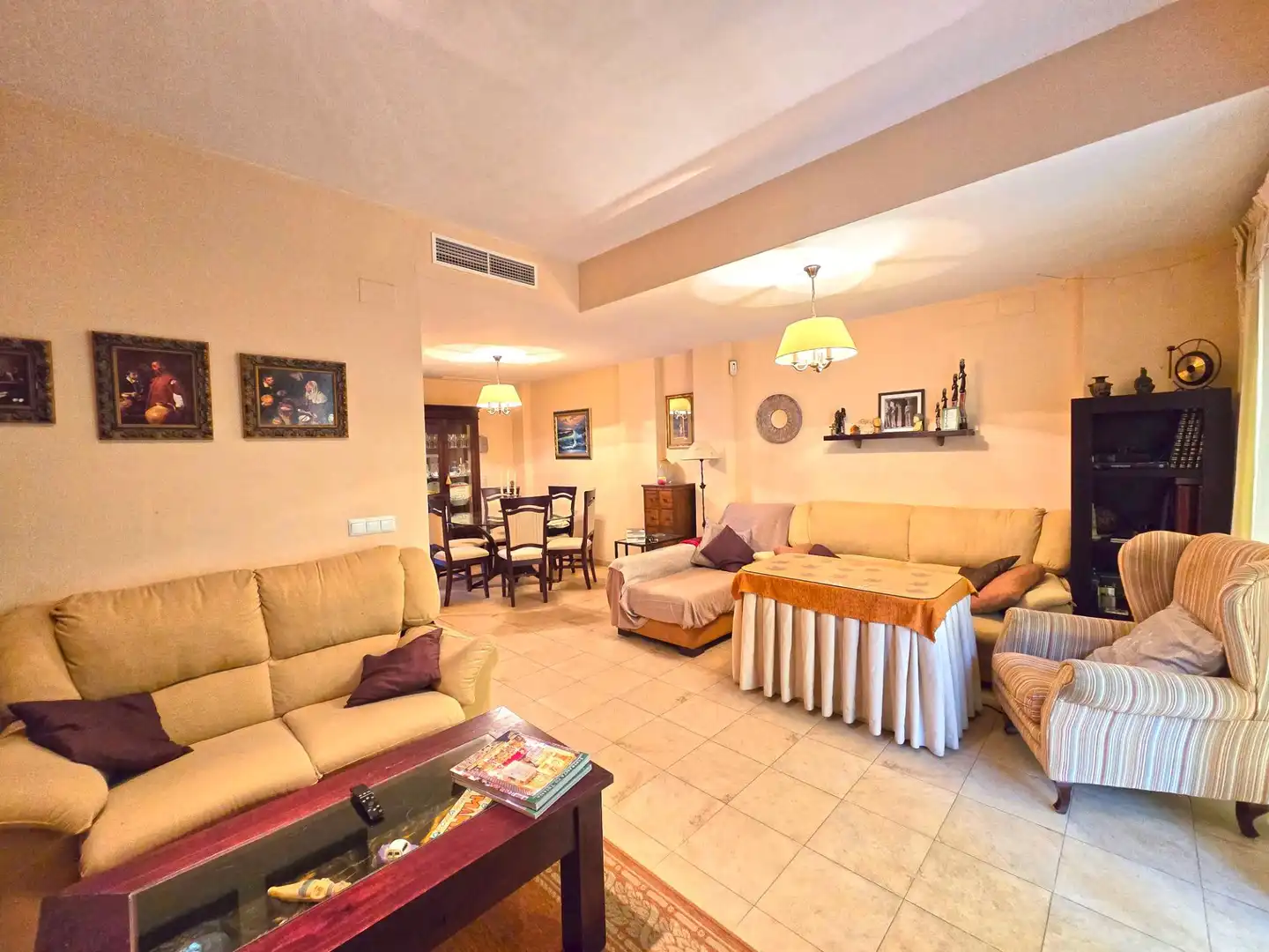 Sala de estar de Casa adosada en venta en Espartinas con Jardín privado, Terraza y Balcón
