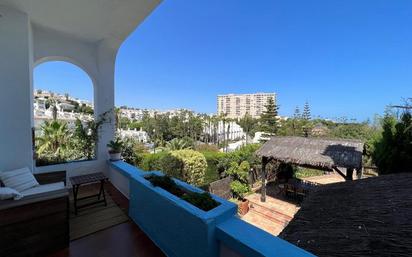 Vista exterior de Casa adosada en venda en Benalmádena amb Terrassa i Piscina