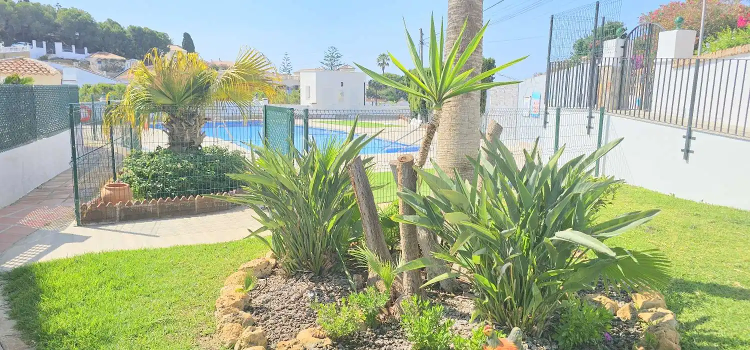 Piscina de Planta baja de alquiler en Vélez-Málaga con Aire acondicionado, Terraza y Piscina