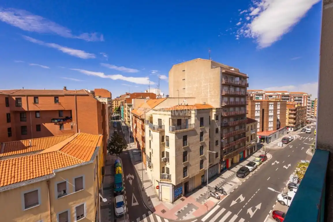 Vista exterior de Piso en venta en Salamanca con Calefacción y Terraza