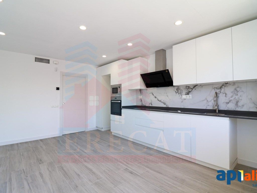 Kitchen of Study for sale in Sabadell