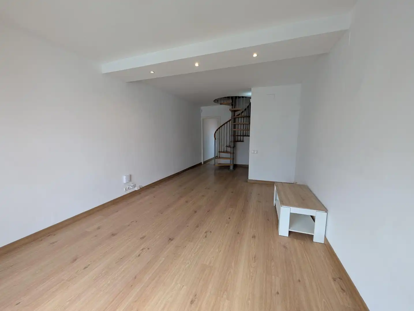 Dúplex en venta en Sant Vicenç Dels Horts con Aire acondicionado, Calefacción y Terraza