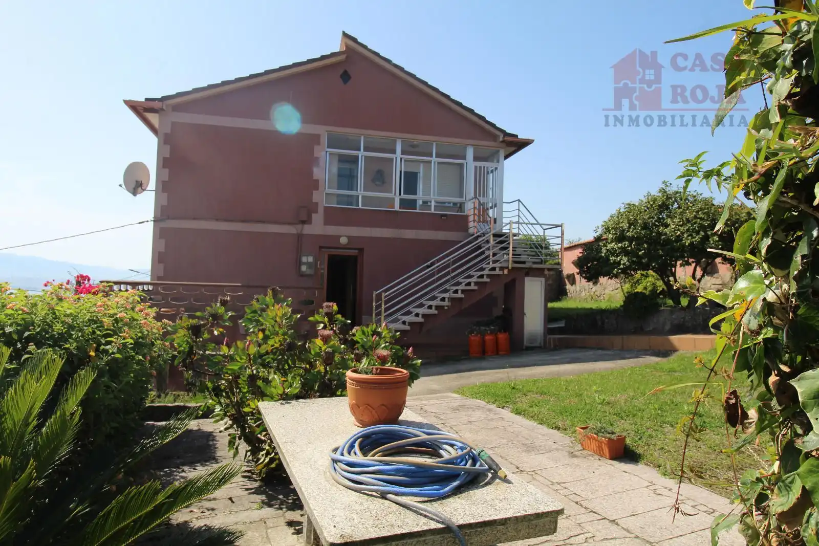 Vista exterior de Casa o xalet en venda en Moaña amb Calefacció, Terrassa i Traster