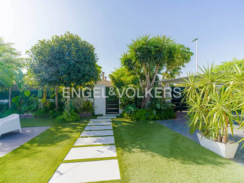 Vista exterior de Casa o chalet en venta en Elche / Elx con Aire acondicionado, Calefacción y Jardín privado