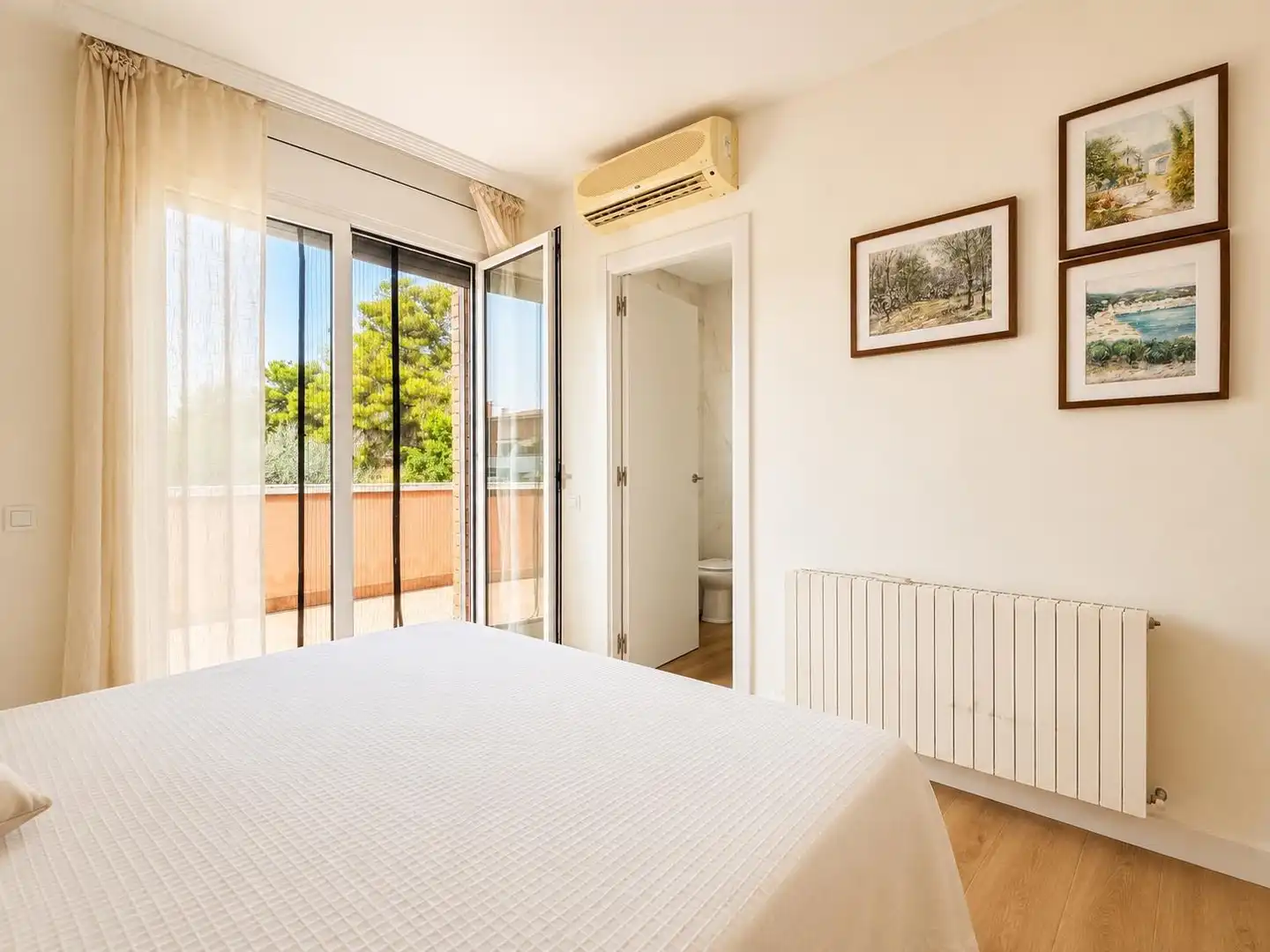 Habitación de Casa adosada en venta en Cunit con Aire acondicionado, Calefacción y Jardín privado