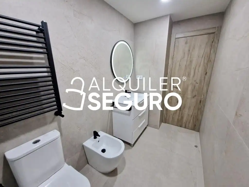 Baño de Piso de alquiler en Móstoles con Aire acondicionado y Calefacción