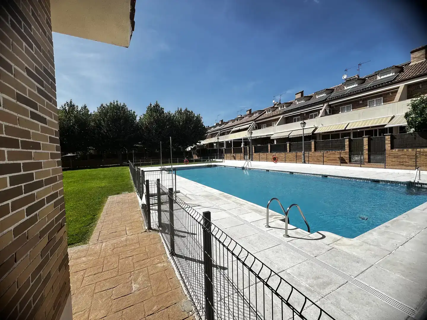 Piscina de Casa o chalet en venta en Fuenlabrada con Aire acondicionado, Jardín privado y Parquet