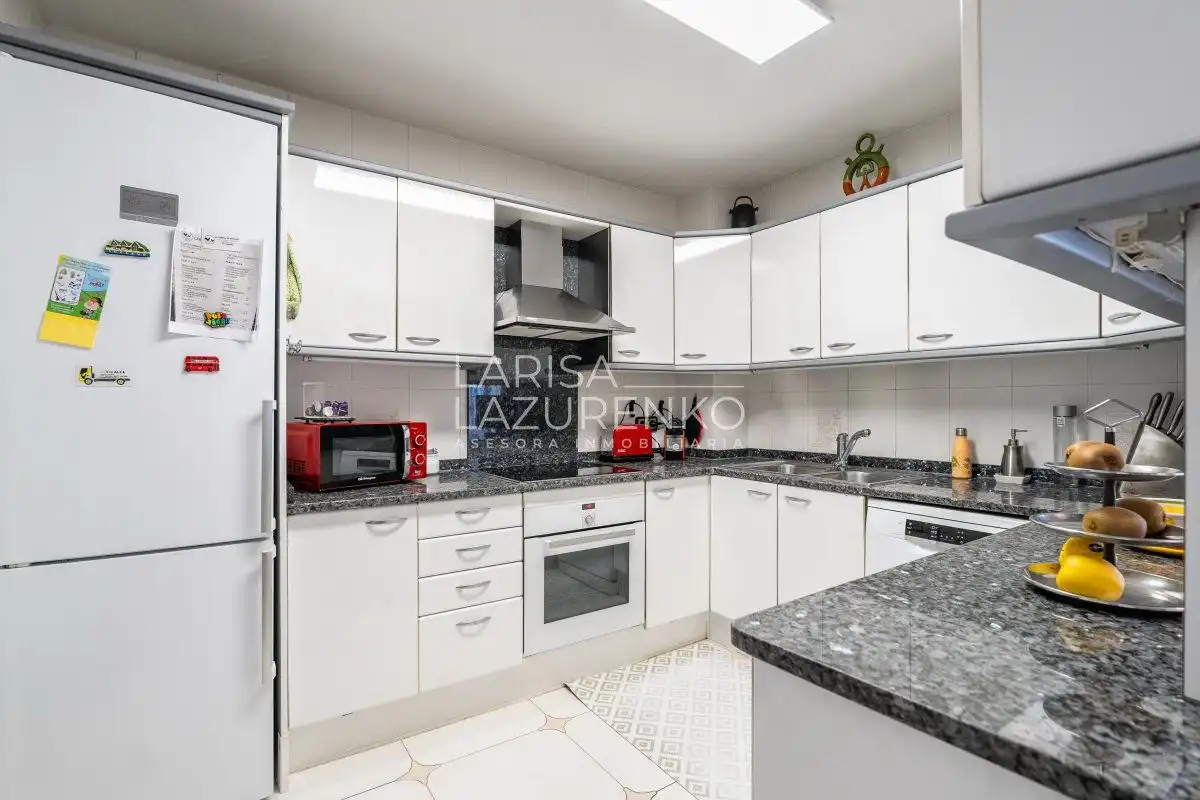 Cuina de Casa o xalet en venda en Tarragona amb Aire condicionat, Calefacció i Jardí privat