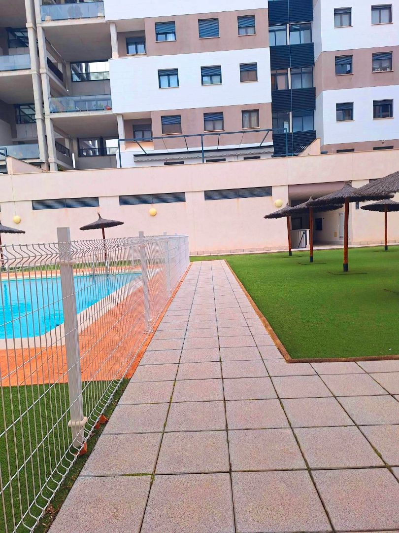 Piscina de Pis en venda en  Albacete Capital amb Calefacció, Terrassa i Traster