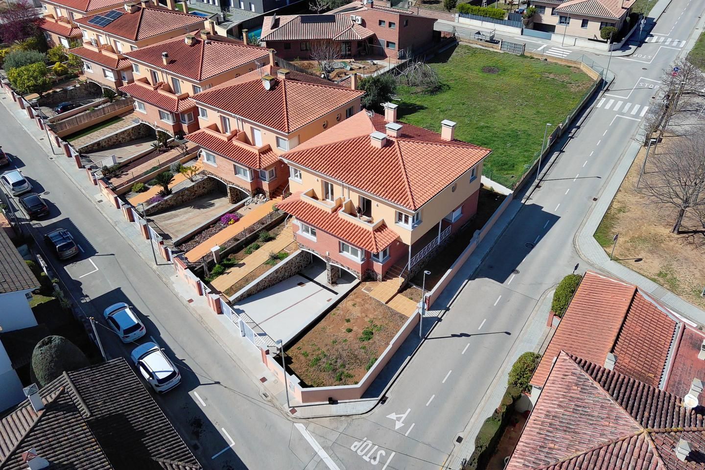 Exterior view of Single-family semi-detached for sale in Porqueres  with Air Conditioner and Private garden