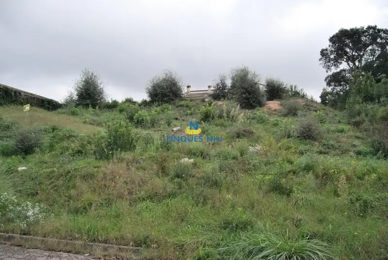 Terreny residencial en venda a Carrer Juli Cèsar 197