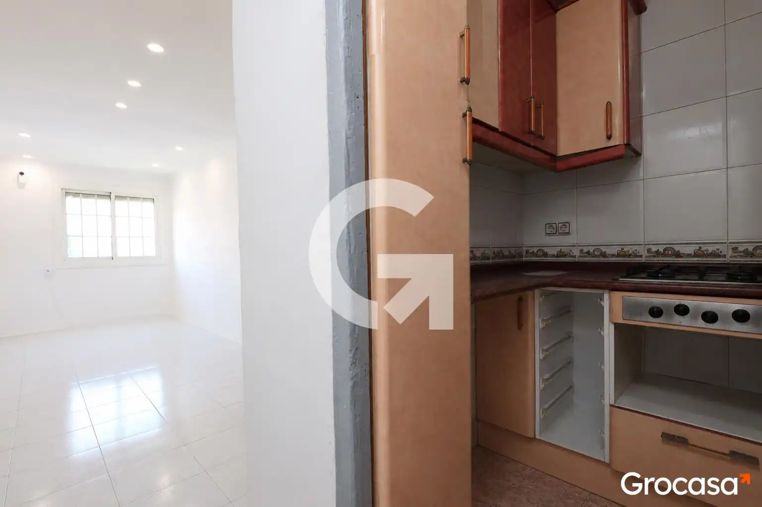 Kitchen of Flat for sale in L'Hospitalet de Llobregat