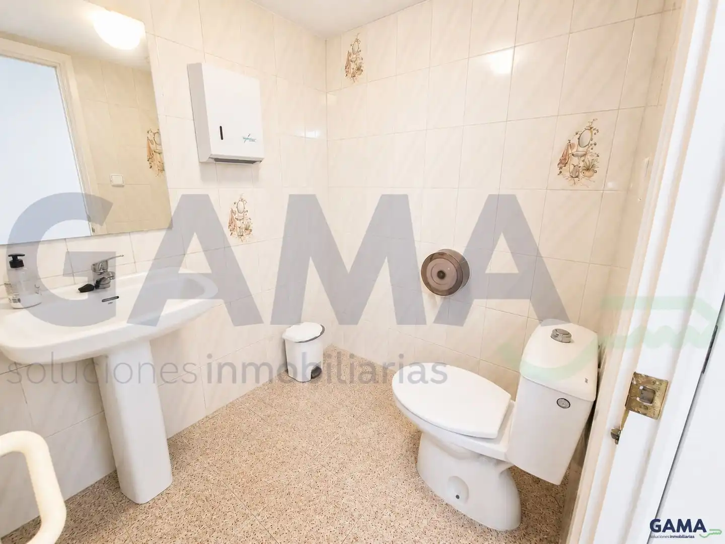 Bathroom of Office for rent in Alzira