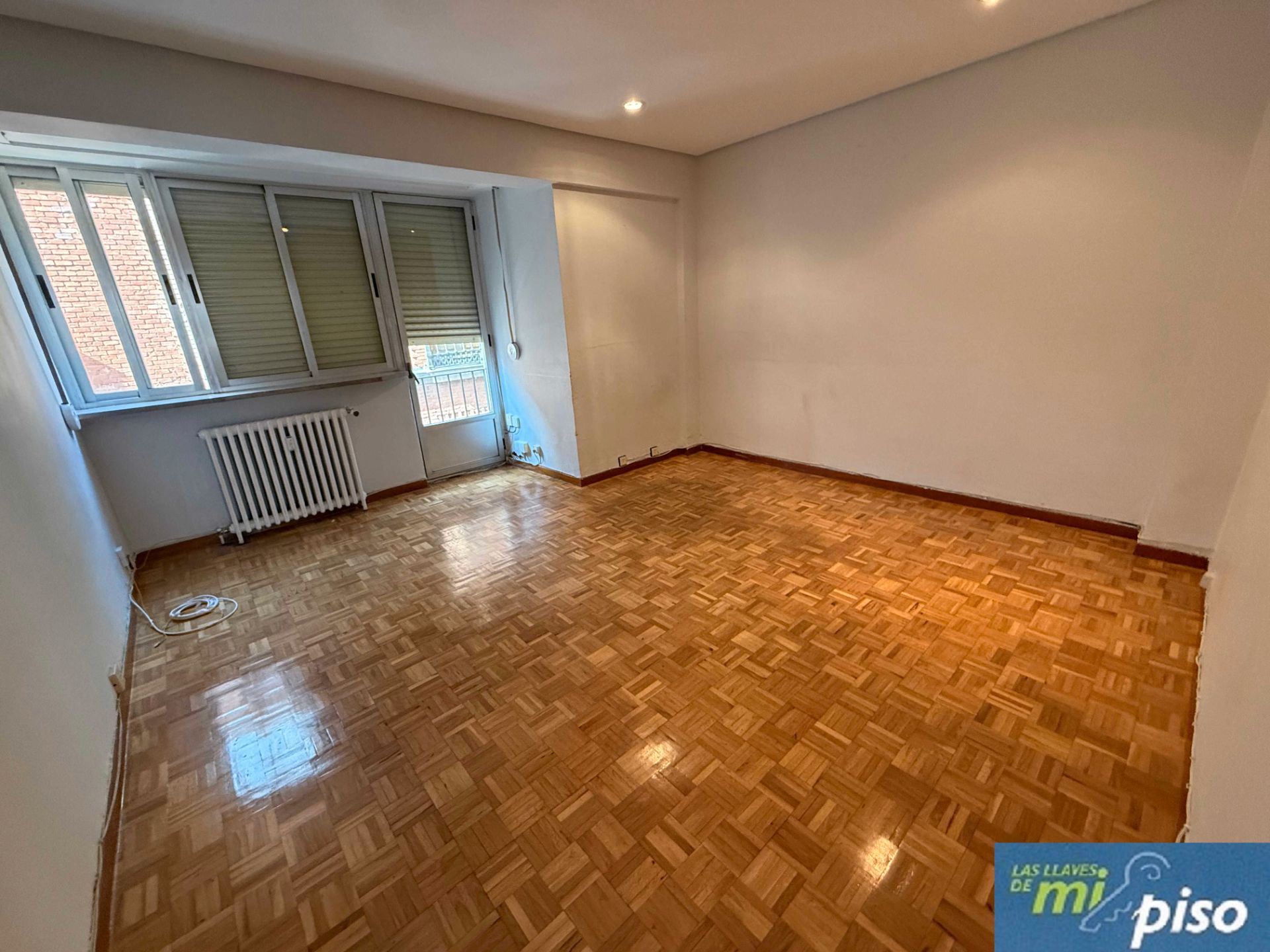 Living room of Flat for sale in Valladolid Capital  with Heating, Parquet flooring and Terrace