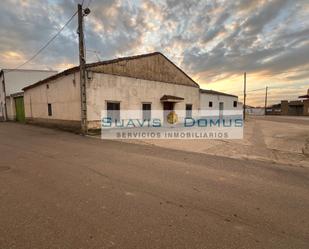 Vista exterior de Casa o xalet en venda en Moreruela de los Infanzones amb Jardí privat