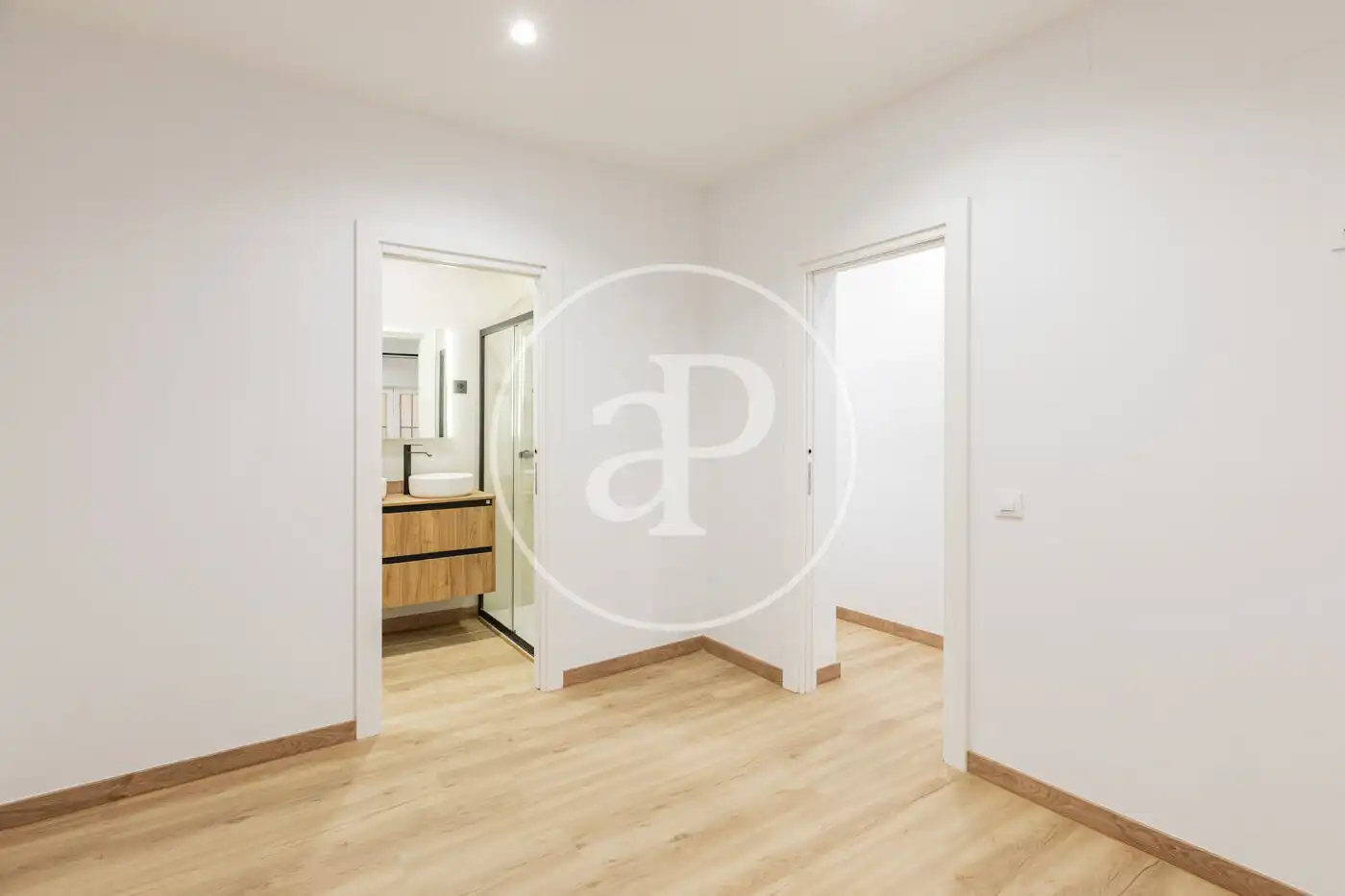 Piso en venta en Madrid con Calefacción y Balcón