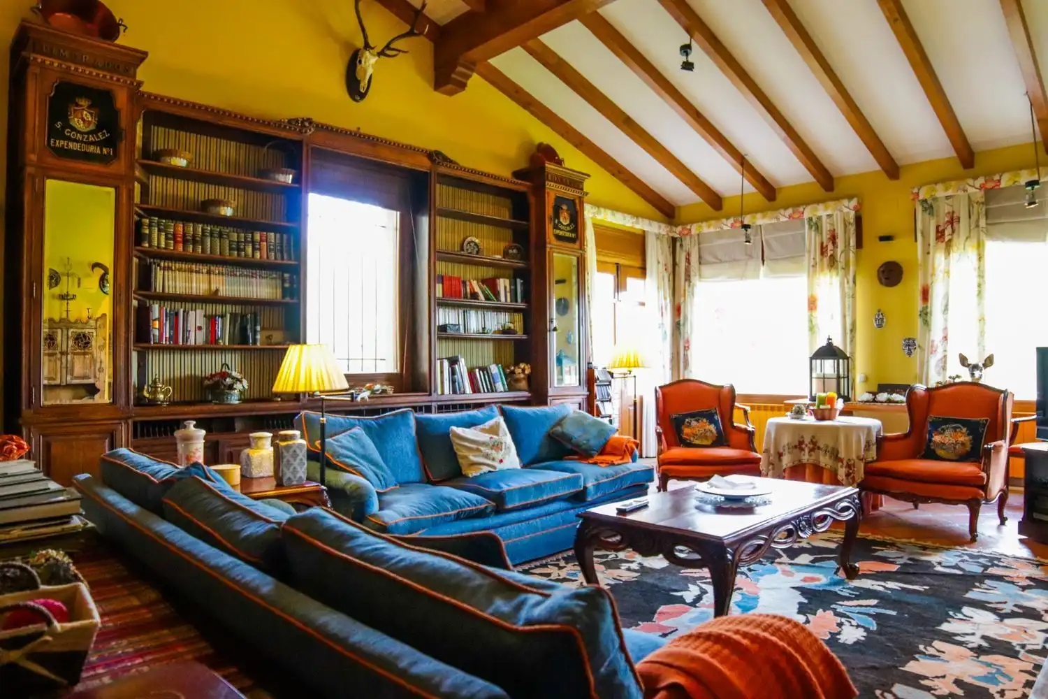 Sala d'estar de Finca rústica en venda en Jarandilla de la Vera amb Aire condicionat, Calefacció i Jardí privat