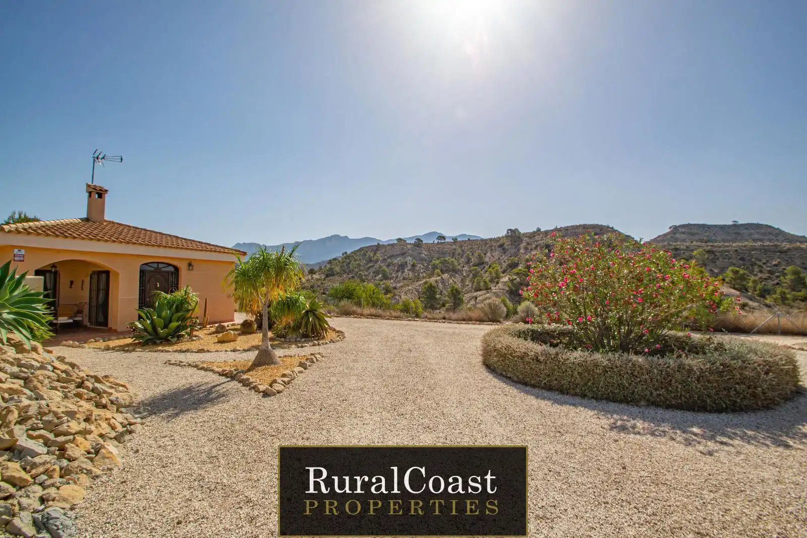 Vista exterior de Casa o xalet en venda en Jijona / Xixona amb Calefacció, Traster i Piscina