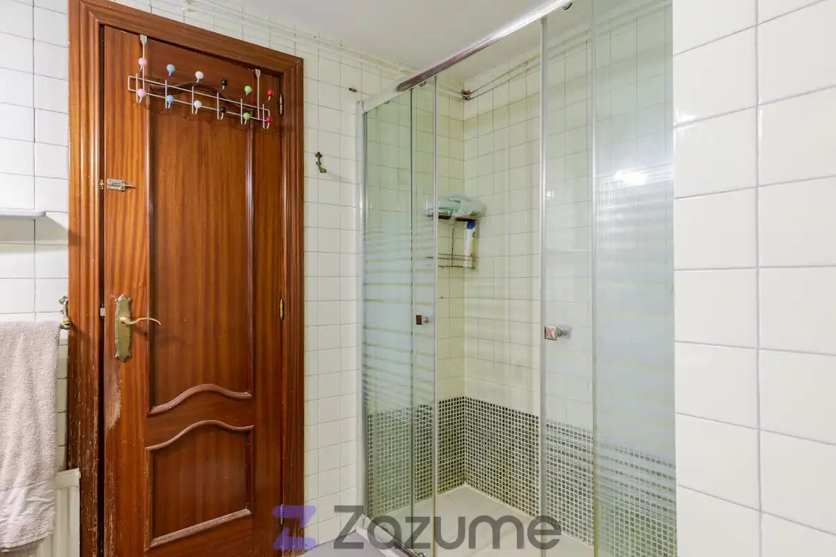 Badezimmer von Wohnung zur Miete in Madrid mit Klimaanlage, Heizung und Terrasse
