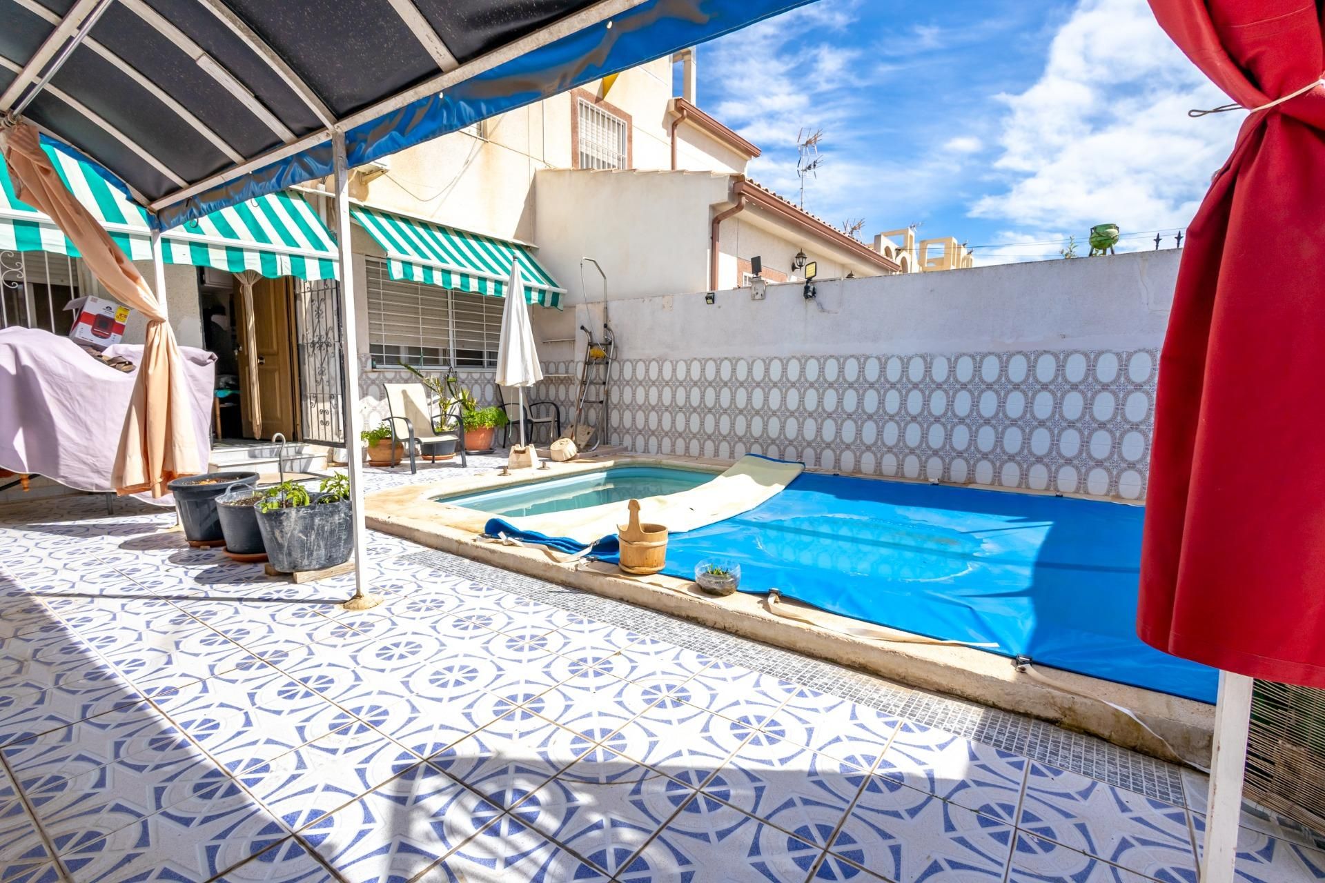 Piscina de Casa o xalet en venda en Torrevieja amb Aire condicionat, Calefacció i Jardí privat