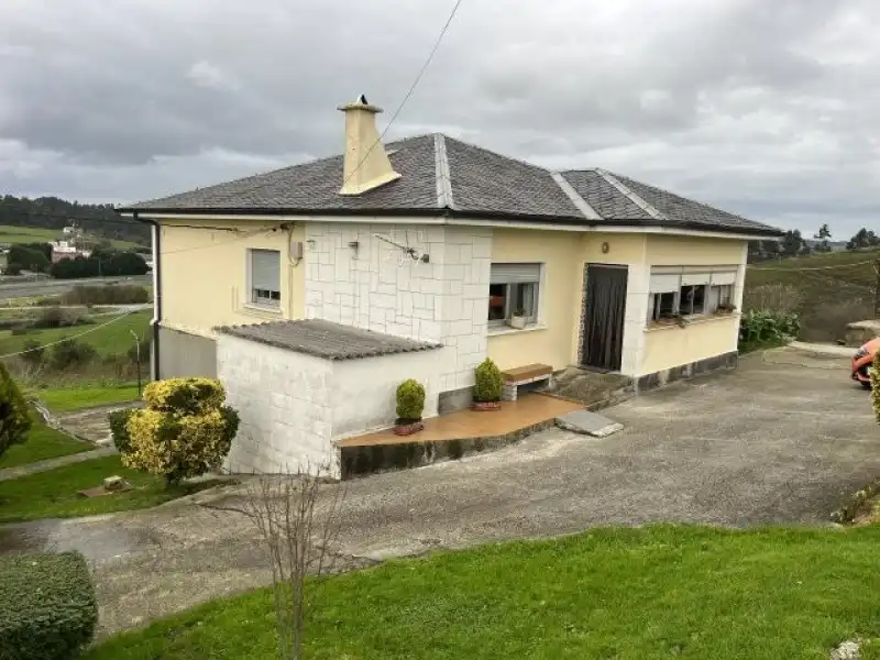 Vista exterior de Casa o chalet en venta en Miengo con Calefacción y Trastero