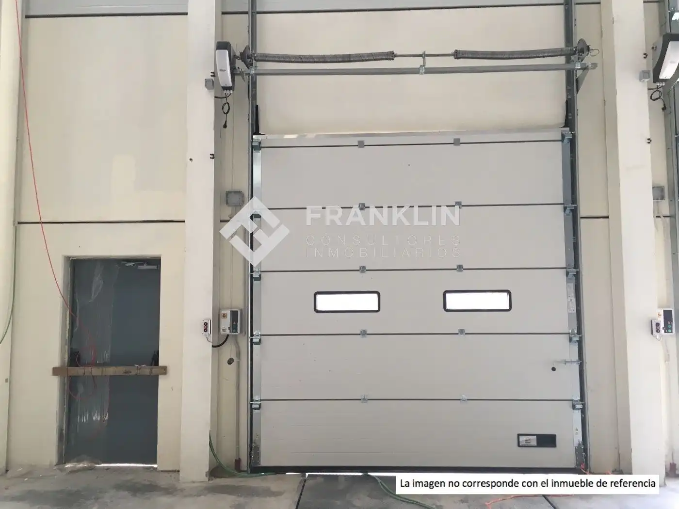 Außenansicht von Fabrikhallen zum Verkauf in Avinyó