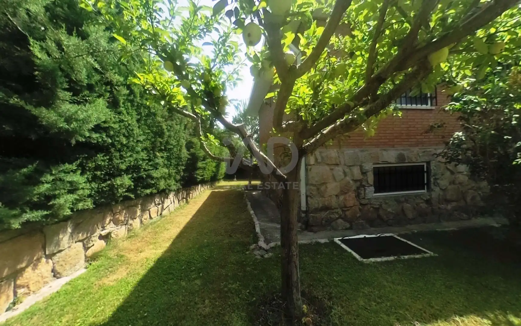 Jardí de Casa o xalet en venda en La Cabrera amb Calefacció, Terrassa i Piscina