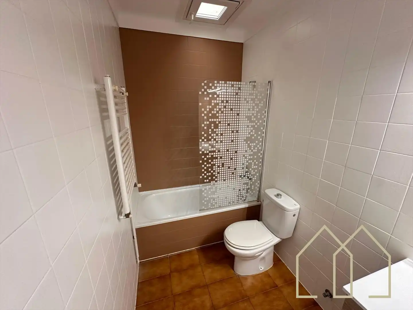 Baño de Dúplex en venta en L'Escala con Aire acondicionado, Calefacción y Terraza