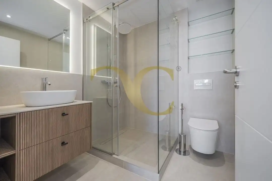 Badezimmer von Wohnung zur Miete in Madrid mit Klimaanlage, Heizung und Privatgarten